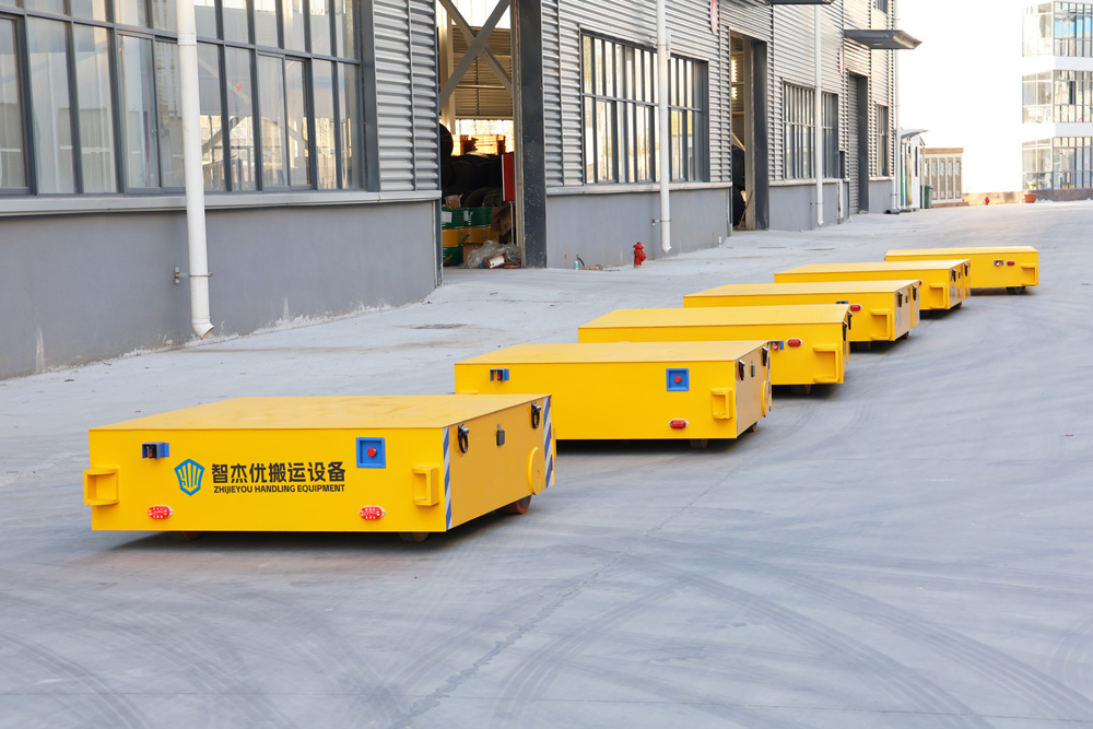 智杰優(yōu)8臺(tái)差速轉(zhuǎn)向無(wú)軌車(chē)批量交付吉林客戶(hù)